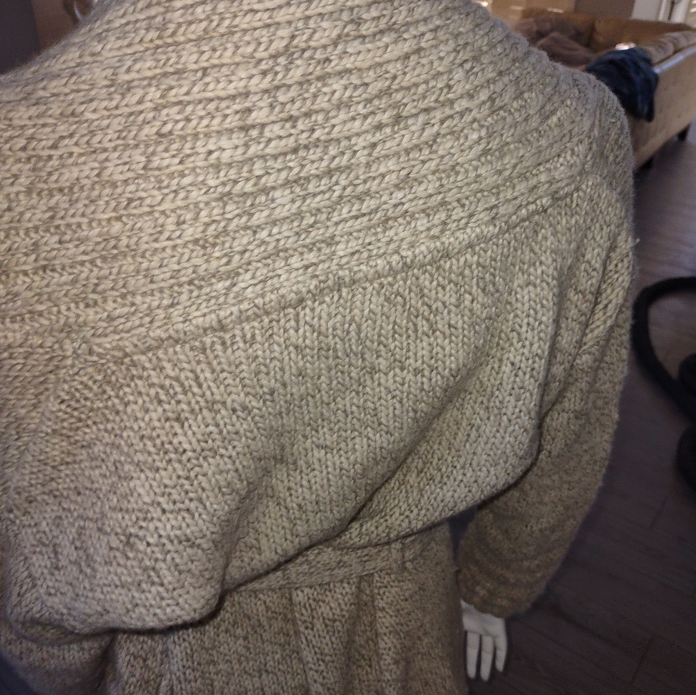 Bench sweater - Picture 6 of 8